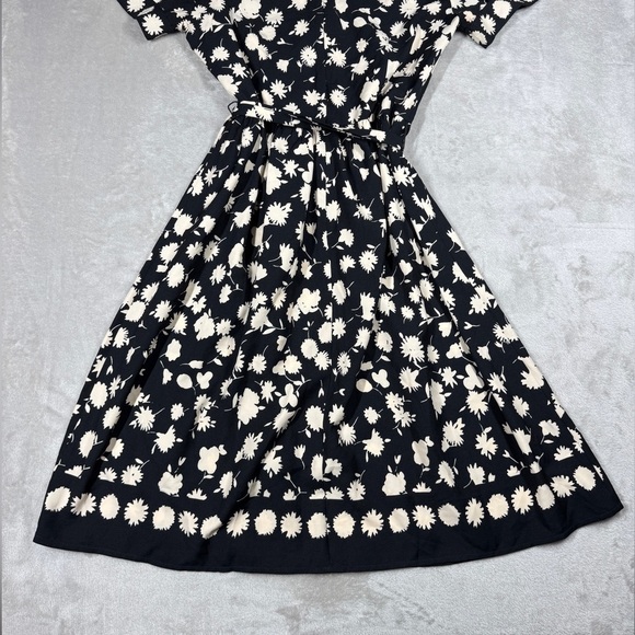 Ann Taylor Factory Black Cream Floral A line Short Sleeve Surplice Dress Size 2 - Picture 14 of 16